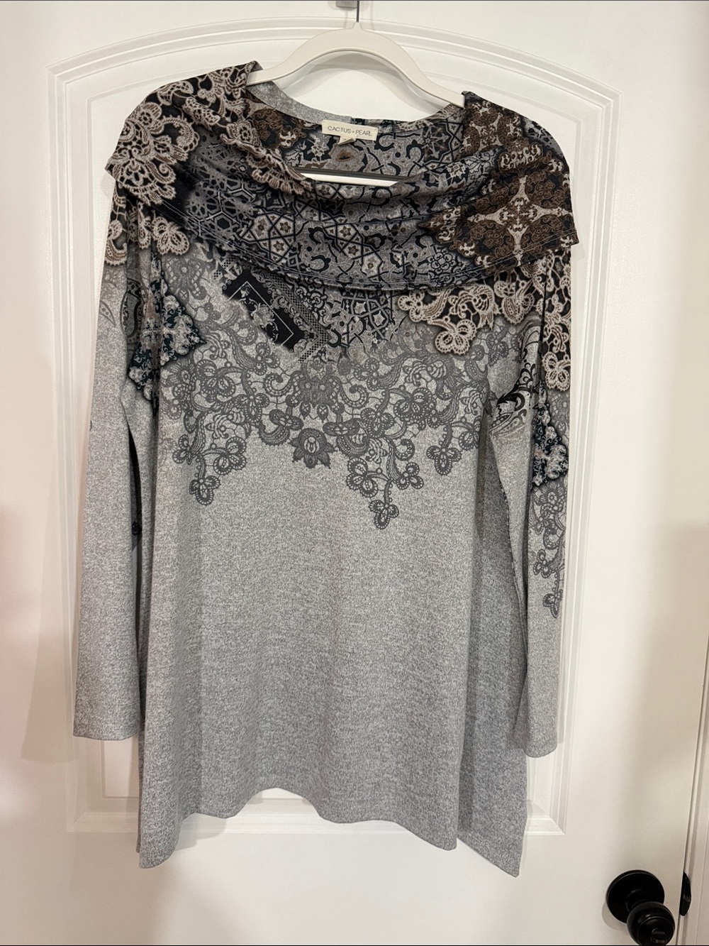 CACTUS & PEARL Gray Lace-Print Long Sleeve Tunic